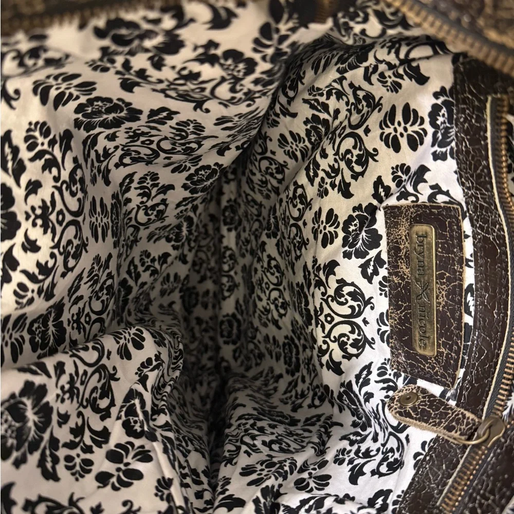 Bryna Nicole Distressed Leather Tote - Rare Find!! - Picture 13 of 17